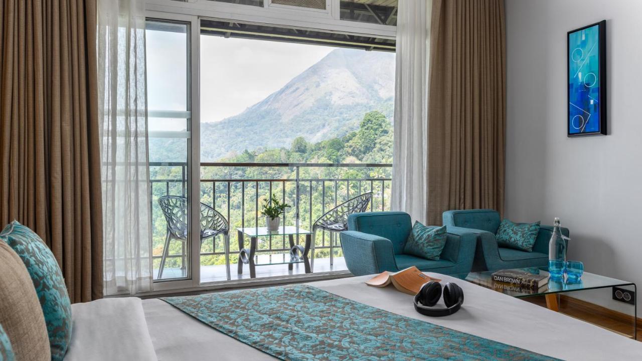 The Panoramic Getaway Hotel Munnar Ngoại thất bức ảnh View of Mount Apo from the hotel