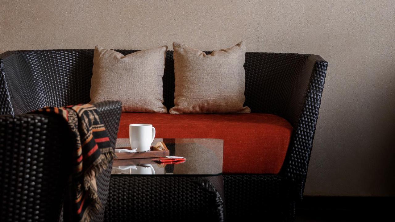 The Panoramic Getaway Hotel Munnar Ngoại thất bức ảnh A rattan sofa