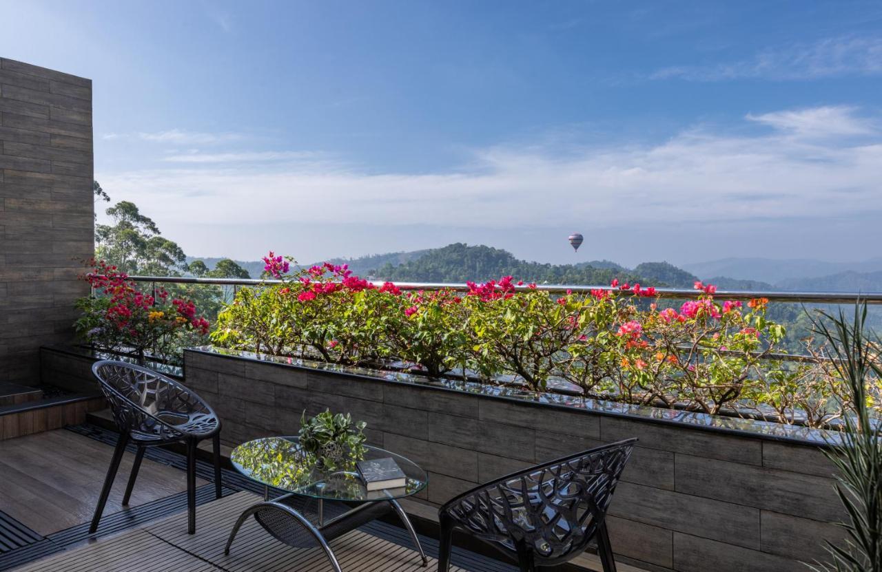 The Panoramic Getaway Hotel Munnar Ngoại thất bức ảnh View from the hotel