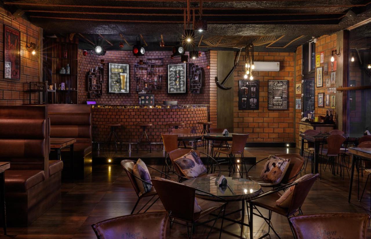 The Panoramic Getaway Hotel Munnar Ngoại thất bức ảnh The interior of the bar