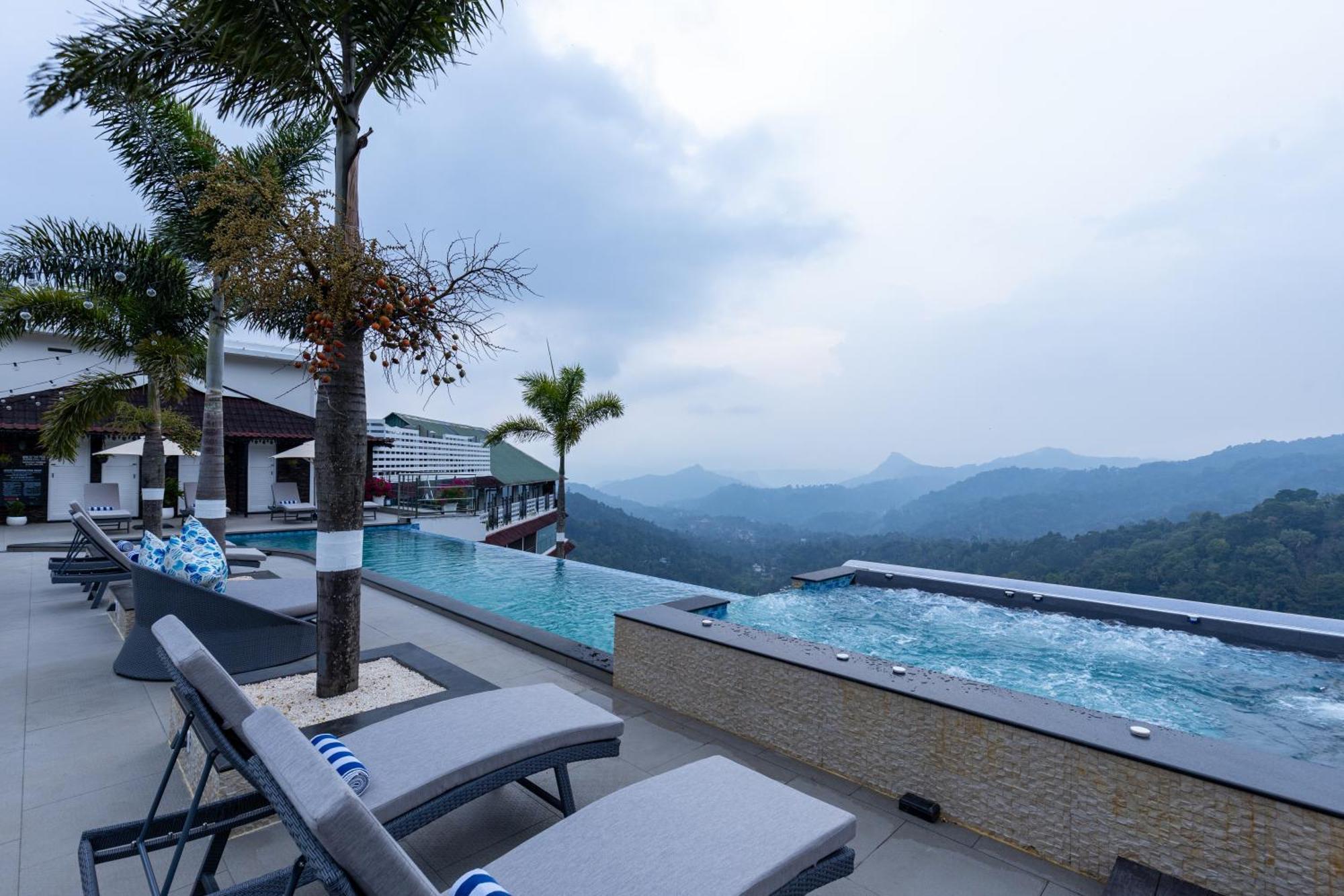 The Panoramic Getaway Hotel Munnar Ngoại thất bức ảnh The swimming pool at the resort