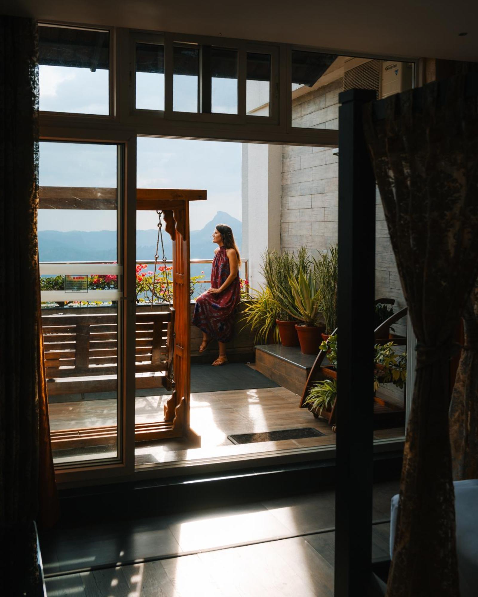 The Panoramic Getaway Hotel Munnar Ngoại thất bức ảnh A woman on a balcony