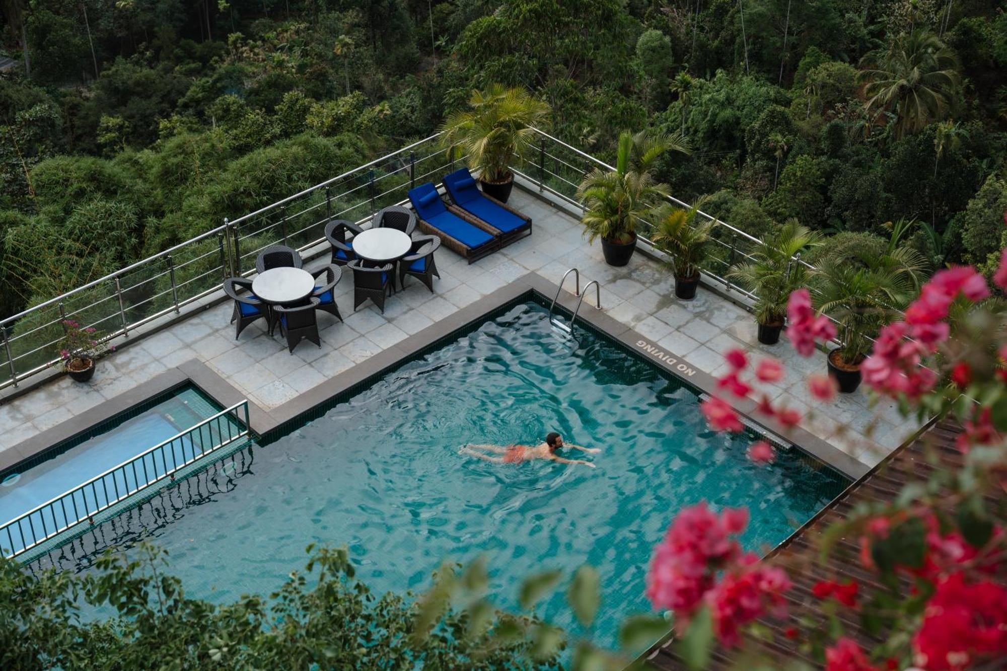 The Panoramic Getaway Hotel Munnar Ngoại thất bức ảnh The swimming pool at the hotel