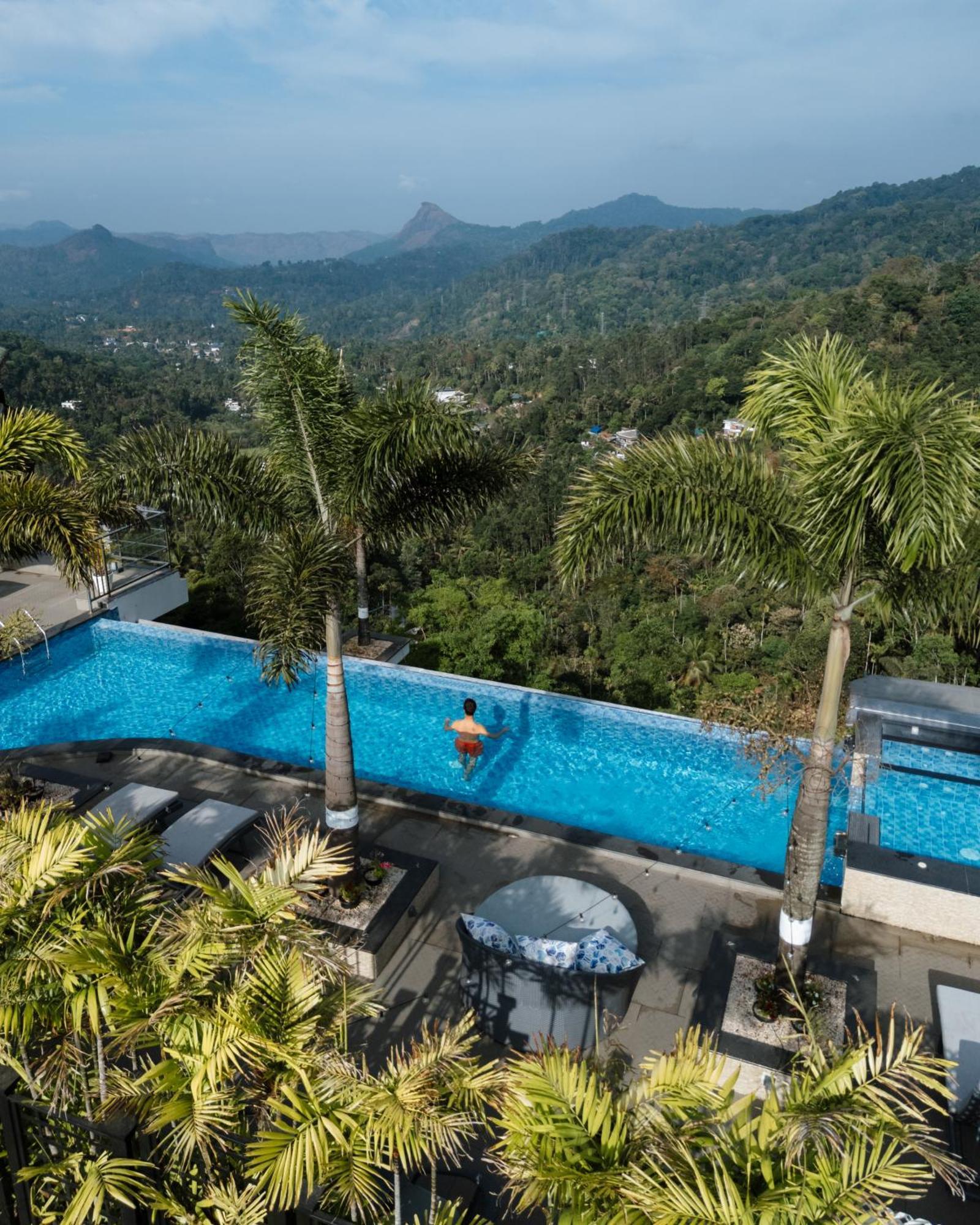 The Panoramic Getaway Hotel Munnar Ngoại thất bức ảnh Infinity pool at the Le Méridien, Phuket Resort & Spa