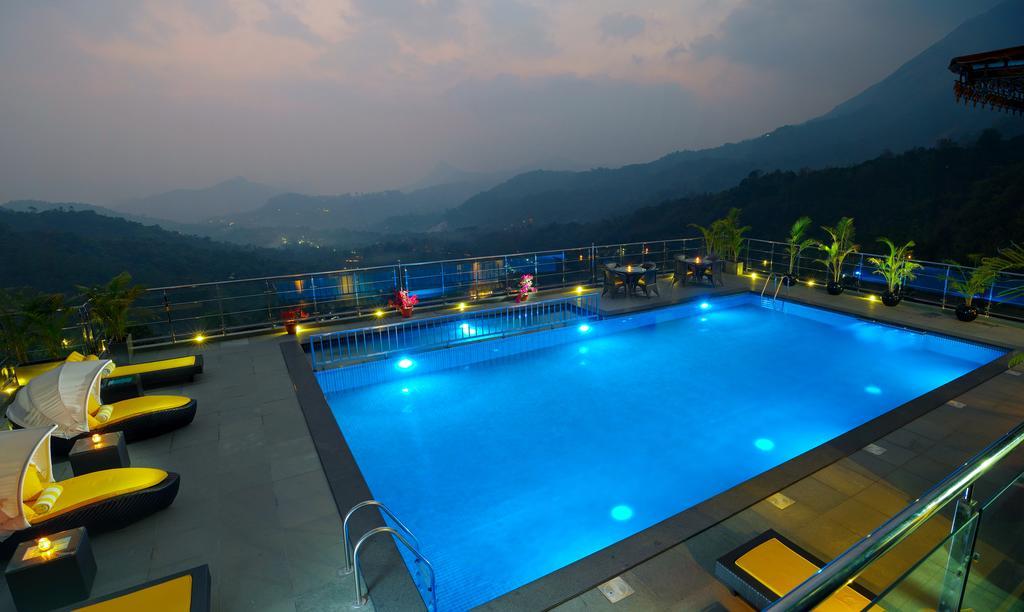 The Panoramic Getaway Hotel Munnar Ngoại thất bức ảnh The swimming pool at the resort