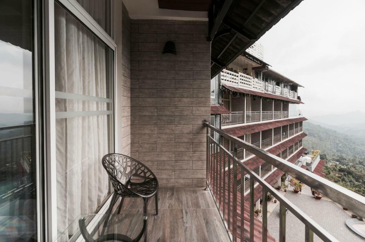 The Panoramic Getaway Hotel Munnar Ngoại thất bức ảnh A balcony